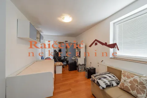 Sale, house, 260m², Resnik, Beograd - image 6