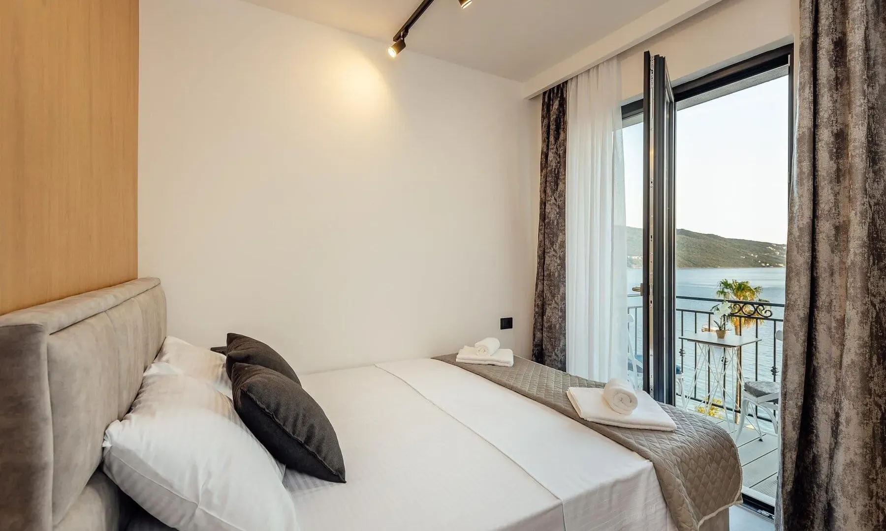 Prodaja, ugostiteljski objekat, 1000m², Kumbor, Herceg Novi