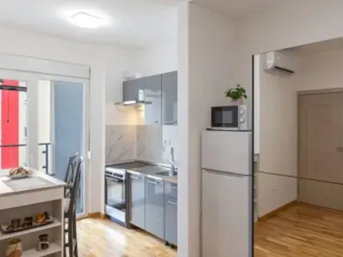 Sale, one bedroom apartment, 37m², Bečići, Budva - image 2