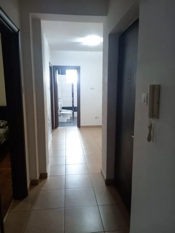 Izdavanje, trosoban stan, 98m², Ljubović, Podgorica