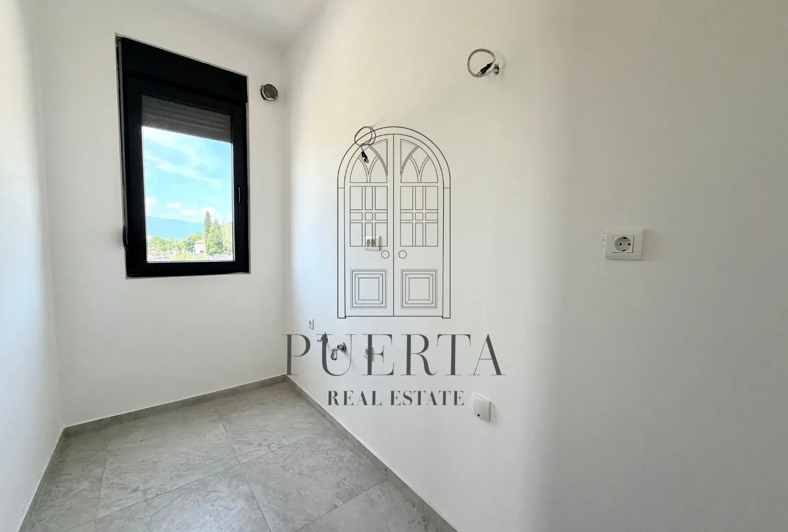 Prodaja, dvosoban stan, 64m², Tološi, Podgorica
