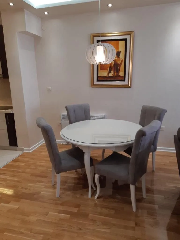 Izdavanje, dvosoban stan, 90m², Preko Morače, Podgorica