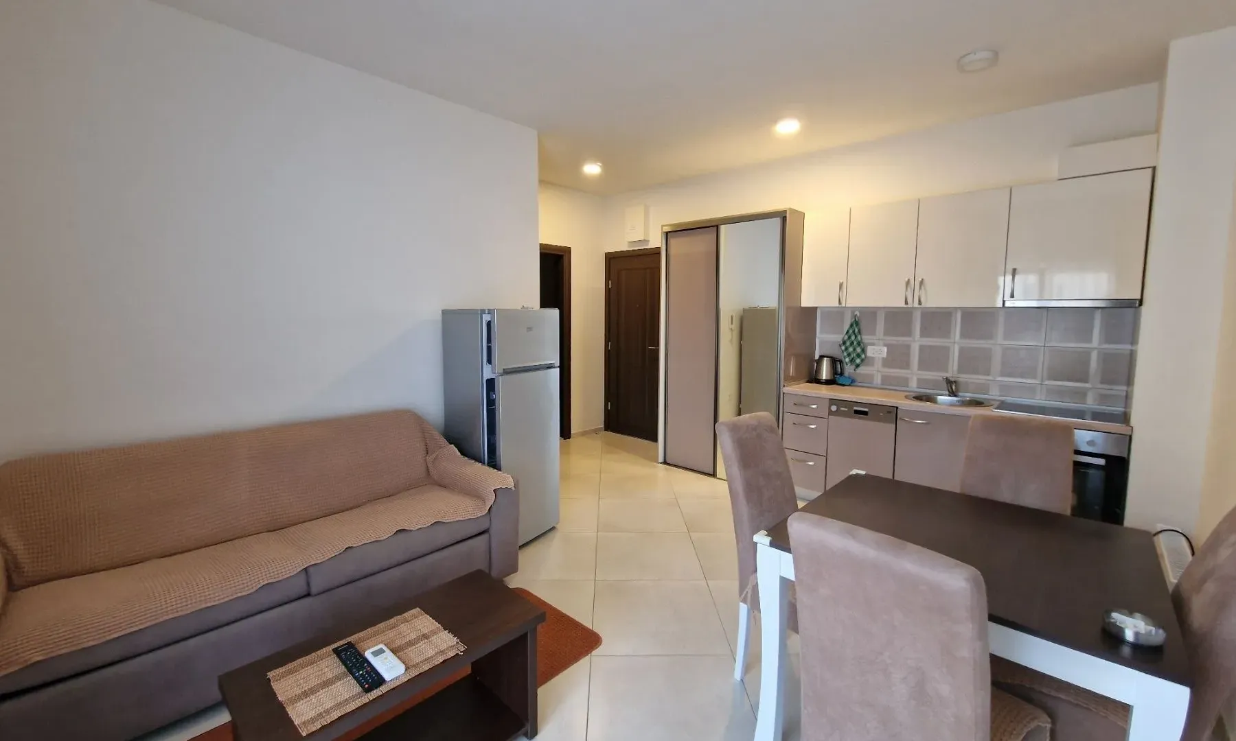 Rent, one bedroom apartment, 45m², Bečići, Budva
