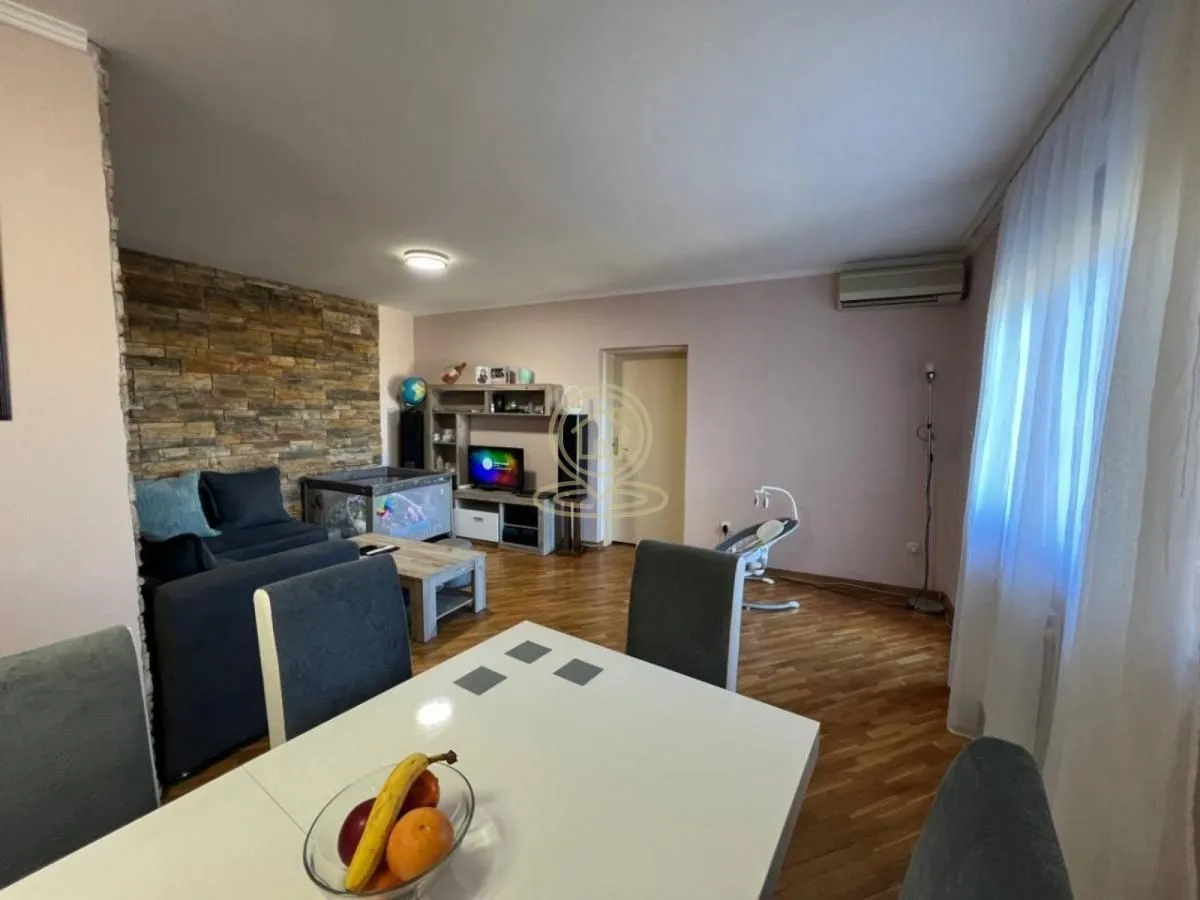 Prodaja, trosoban stan, 71m², Salajka, Novi Sad Sve Podlokacije