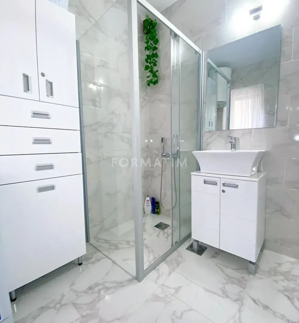 Izdavanje, dvosoban stan, 52m², Cvetni Trg, Vračar Sve Podlokacije
