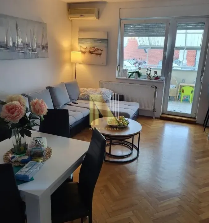 Prodaja, dvosoban stan, 64m², Centar, Novi Sad