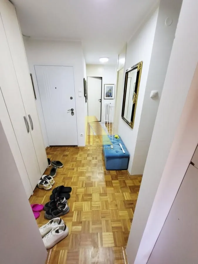 Prodaja, trosoban stan, 76m², Novo naselje, Novi Sad