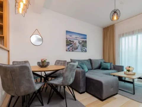 Izdavanje, dvosoban stan, 70m², Pržno, Budva - image 2