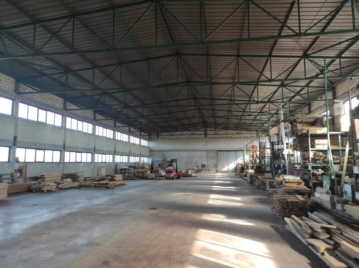 Izdavanje, poslovni prostor, 2160m², Borča 1, Borča Sve Podlokacije