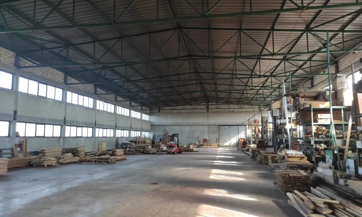 Izdavanje, poslovni prostor, 2160m², Borča 1, Borča Sve Podlokacije