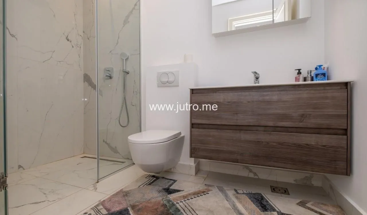 Prodaja, dvosoban stan, 103m², Centar, Tivat