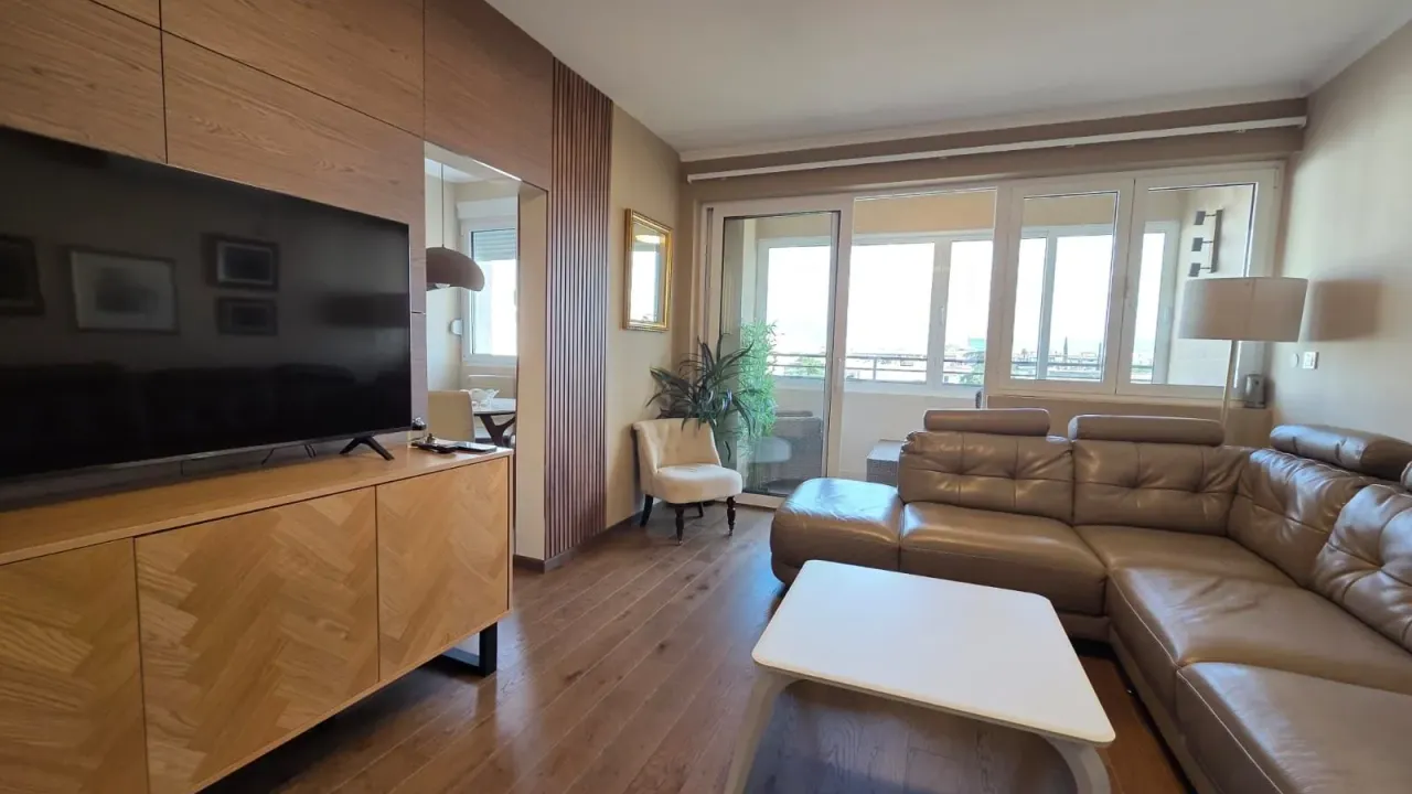 Izdavanje, dvosoban stan, 75m², Preko Morače, Podgorica