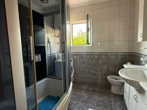 Izdavanje, dvosoban stan, 120m², Marići, Tivat - image 9