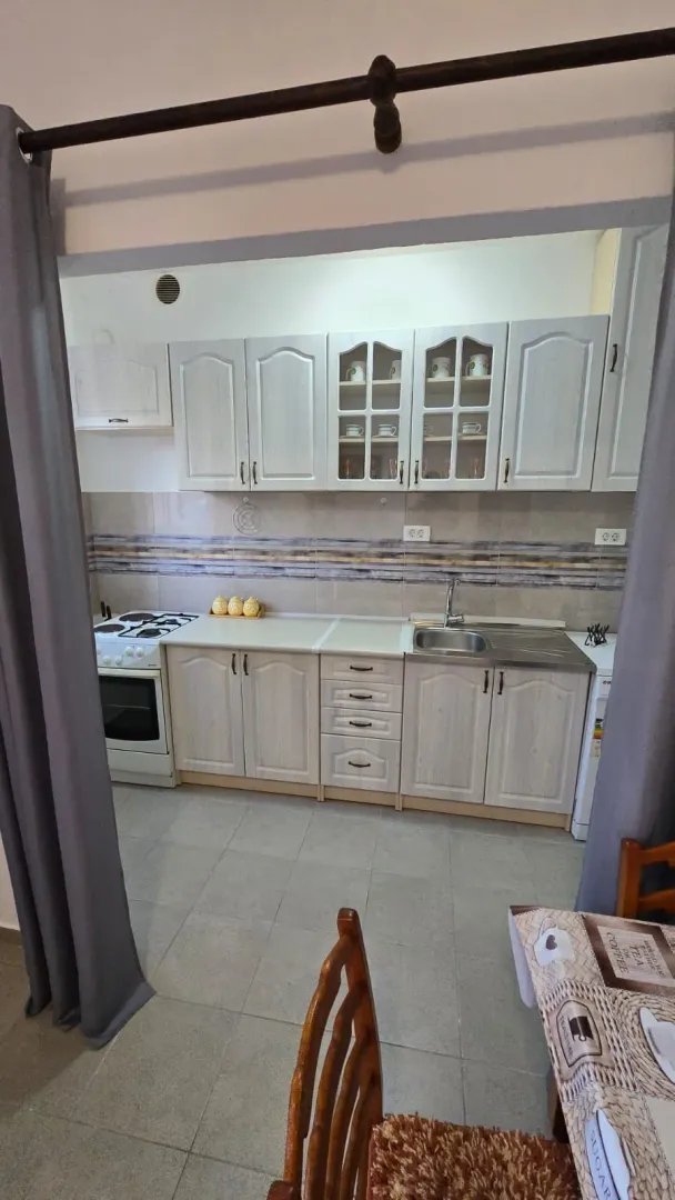 Izdavanje, jednosoban stan, 45m², Mažina, Tivat