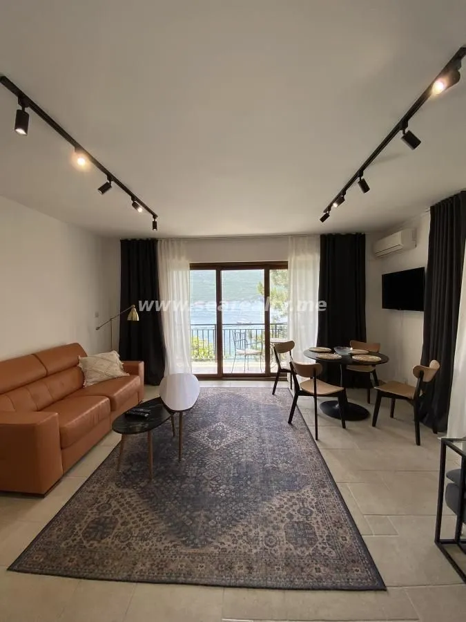 Izdavanje, kuća, 145m², Herceg Novi, Crna Gora