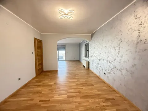 Sale, house, 320m², Podgorica, Crna Gora - image 12