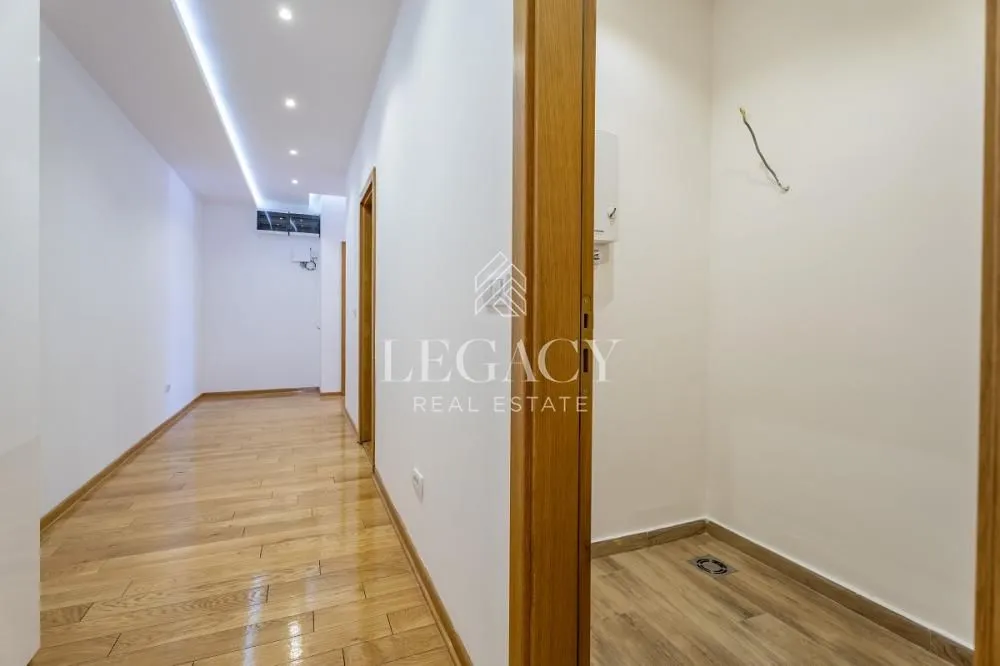 Prodaja, četvorosoban stan, 140m², Šumice, Beograd