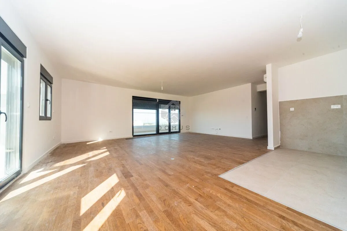 Prodaja, trosoban stan, 131m², Bar, Crna Gora