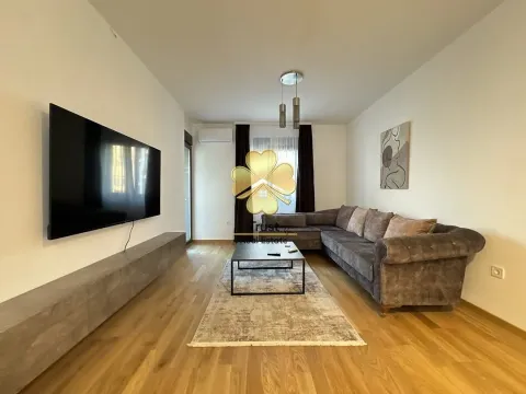 Izdavanje, dvosoban stan, 70m², City Kvart, Podgorica