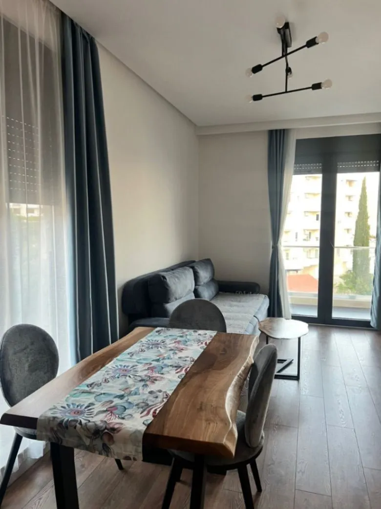 Izdavanje, jednosoban stan, 39m², Bečići, Budva