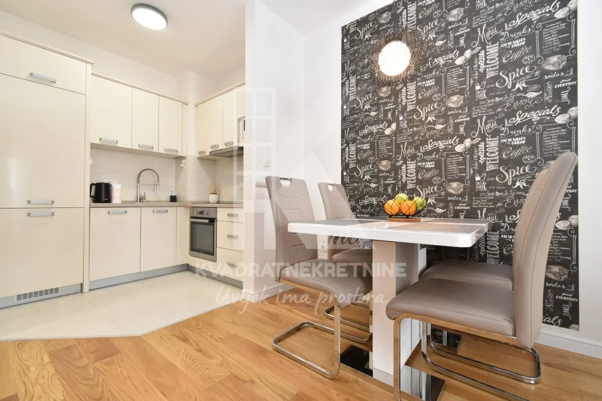 Izdavanje, jednosoban stan, 39m², Central Point, Podgorica