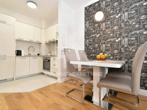 Izdavanje, jednosoban stan, 39m², Central Point, Podgorica - image 4