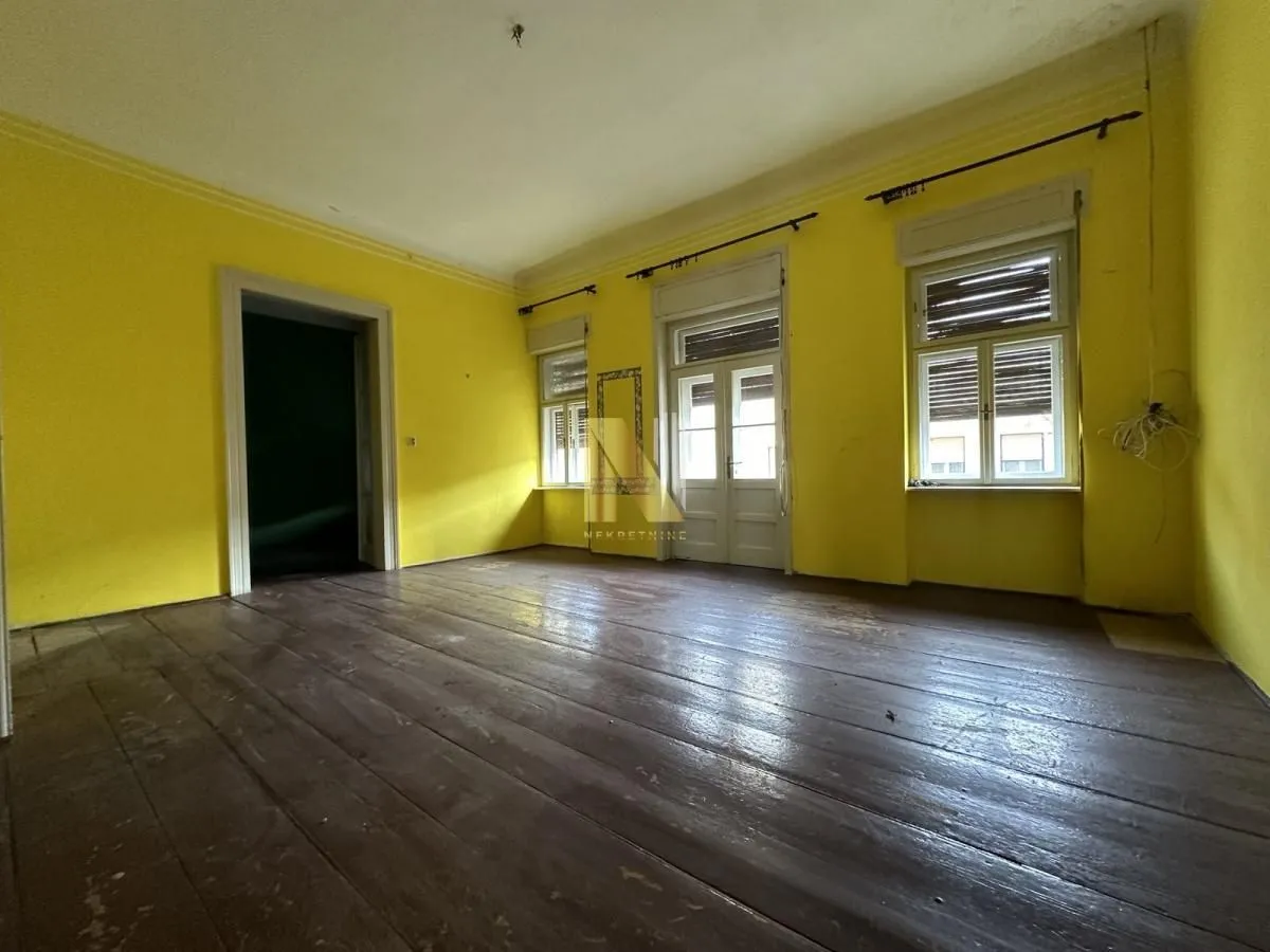 Prodaja, četvorosoban stan, 172m², Centar, Sombor