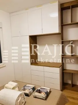 Bedroom with built-in wardrobe and a bed. - image 6