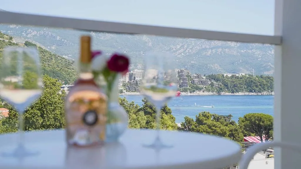 Rent, three bedroom apartment, 98m², Centar, Budva
