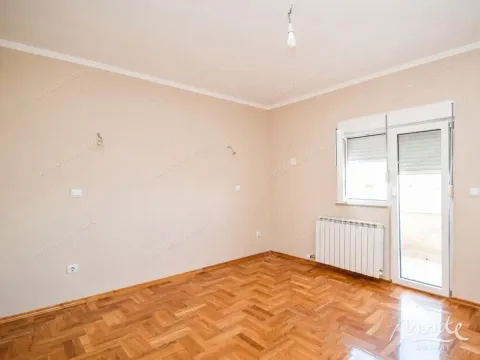 Prodaja, kuća, 369m², Donja Gorica, Podgorica - image 5