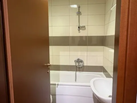 Izdavanje, jednosoban stan, 55m², City Kvart, Podgorica - image 11