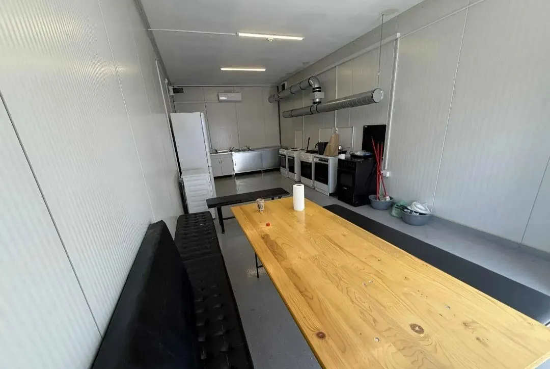 Izdavanje, kuća, 320m², Dobanovci, Surčin