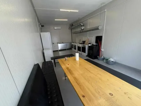 Izdavanje, kuća, 320m², Dobanovci, Surčin - image 7