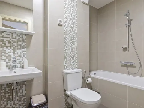 Sale, three bedroom apartment, 97m², Morinj, Kotor - image 11