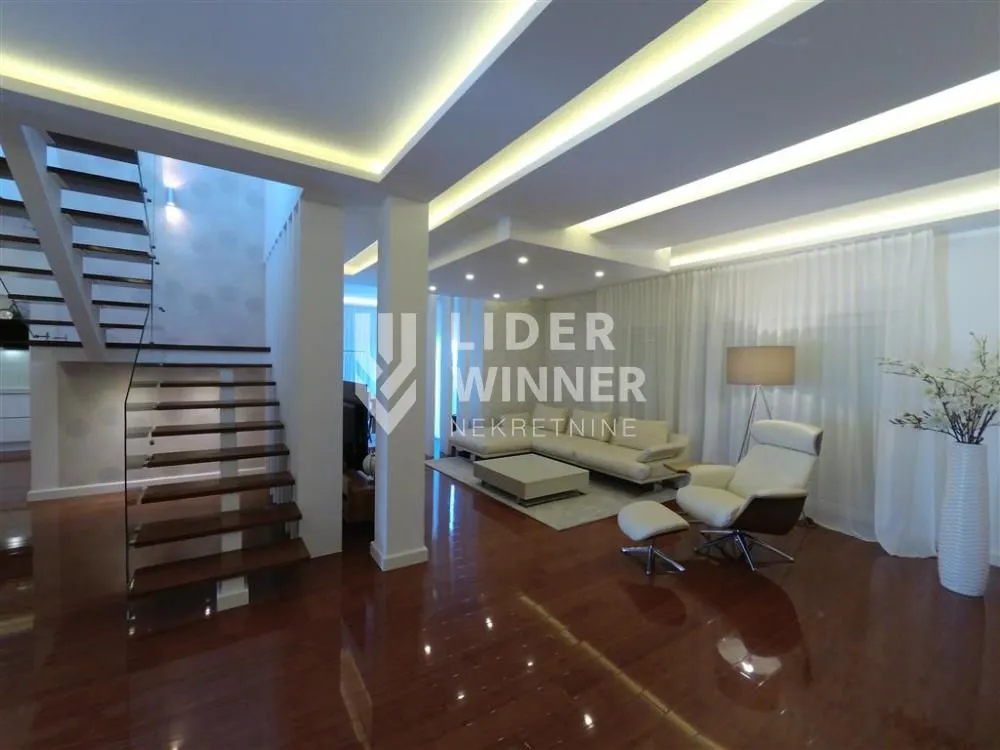 Prodaja, kuća, 203m², Centar, Ub