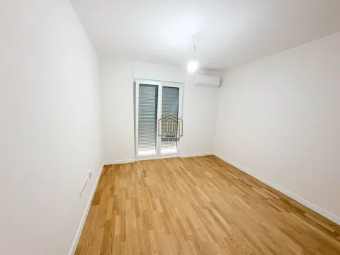 Prodaja, jednosoban stan, 40m², Pobrežje, Podgorica - image 9