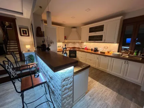 Prodaja, kuća, 360m², Centar, Bar - image 10