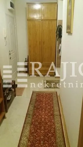 Izdavanje, trosoban stan, 70m², Čubura, Beograd