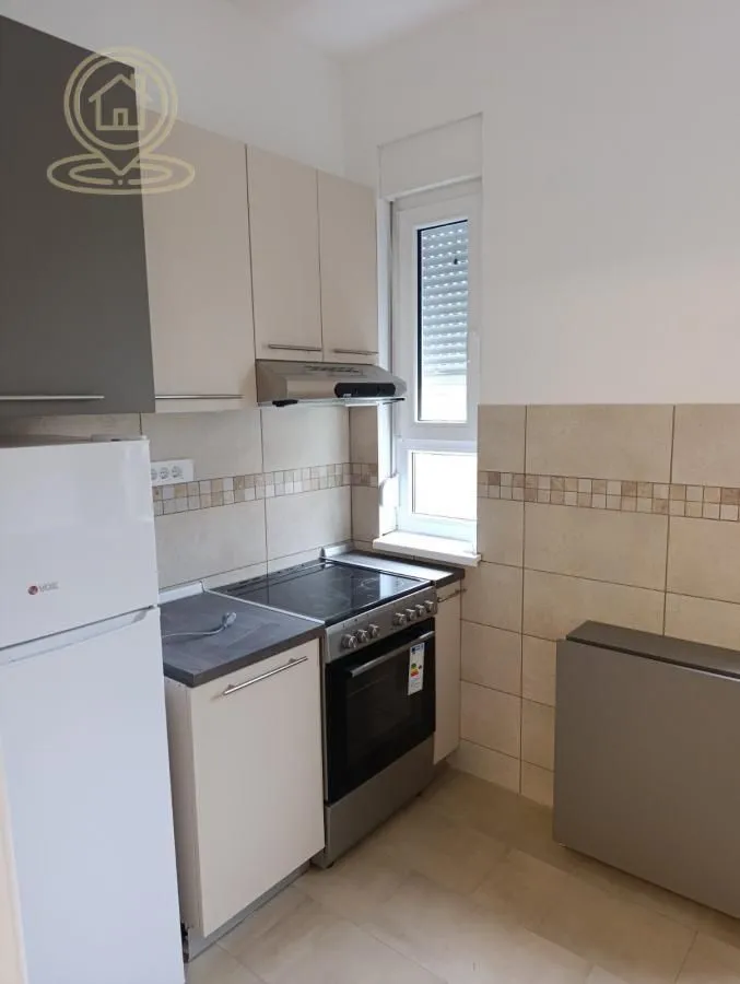 Izdavanje, trosoban stan, 80m², Centar, Novi Sad