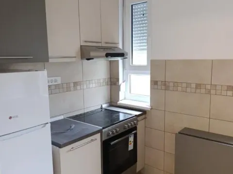 Izdavanje, trosoban stan, 80m², Centar, Novi Sad