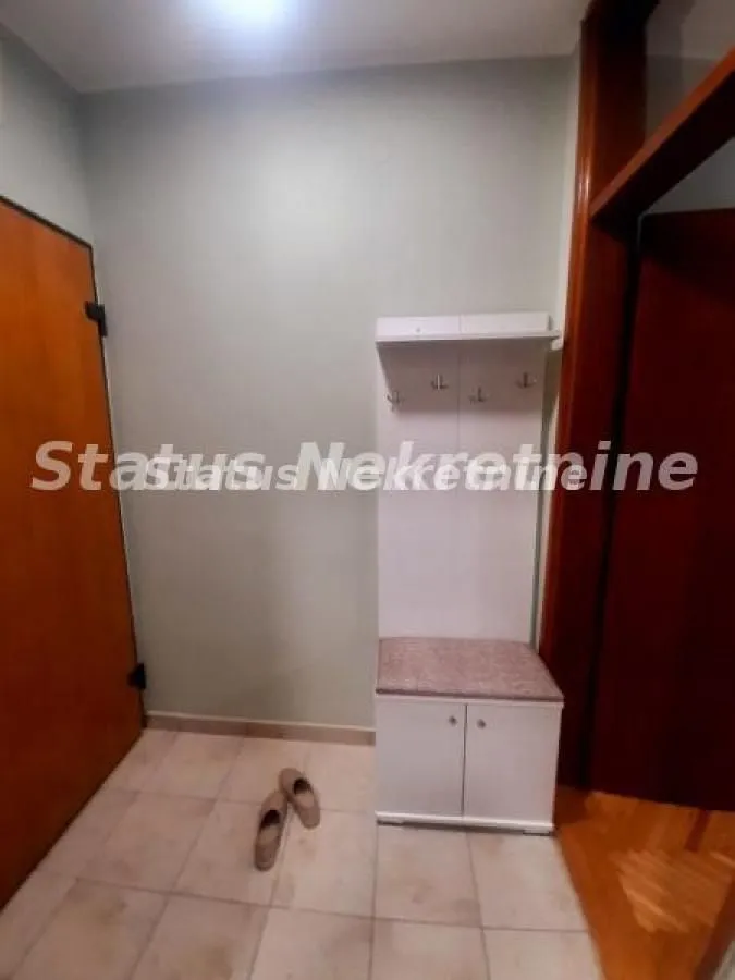 Izdavanje, garsonjera, 25m², Bulevar Oslobodjenja, Novi Sad Sve Podlokacije