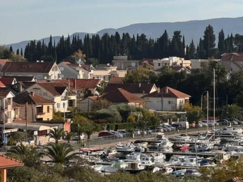 Prodaja, dvosoban stan, 68m², Centar, Tivat