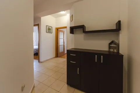 Izdavanje, trosoban stan, 90m², Zabjelo, Podgorica - image 13