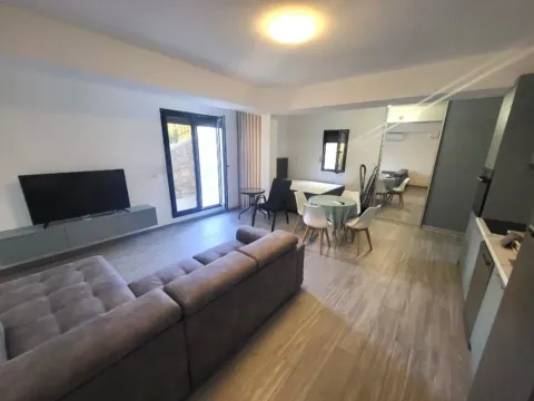 Izdavanje, garsonjera, 40m², Obala Đuraševića, Tivat - image 4
