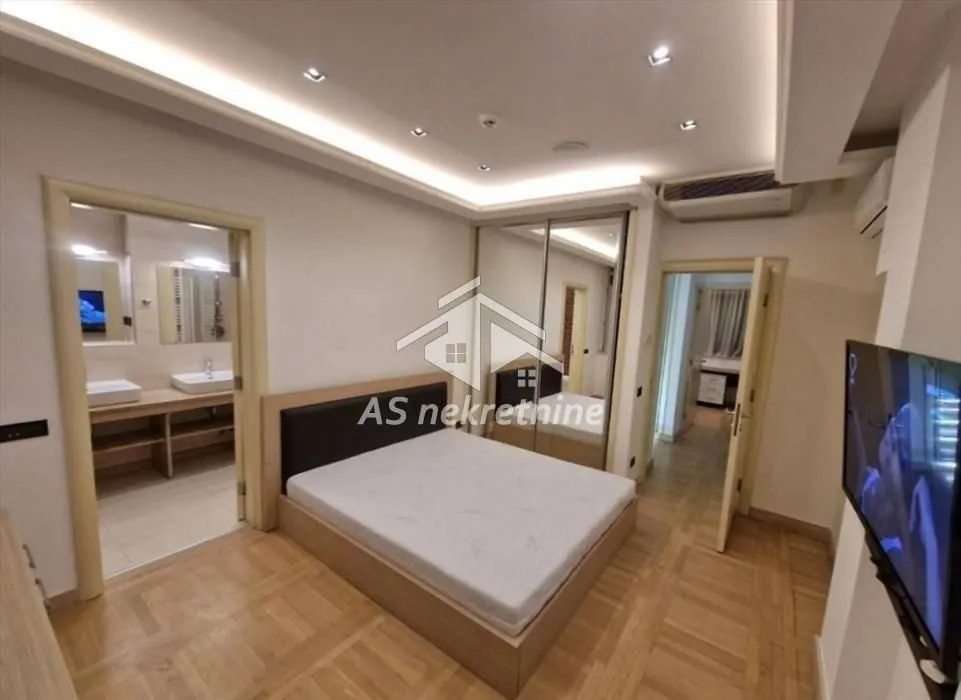 Izdavanje, četvorosoban stan, 148m², Savski Venac, Beograd
