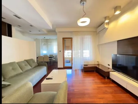 Izdavanje, dvosoban stan, 95m², Kod Capital Plaze, Podgorica - image 10