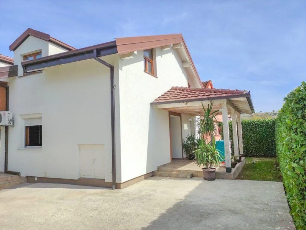 Sale, house, 210m², Gorica C, Podgorica