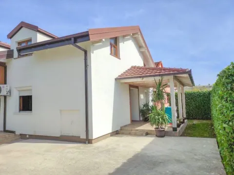 Sale, house, 210m², Gorica C, Podgorica - image 2