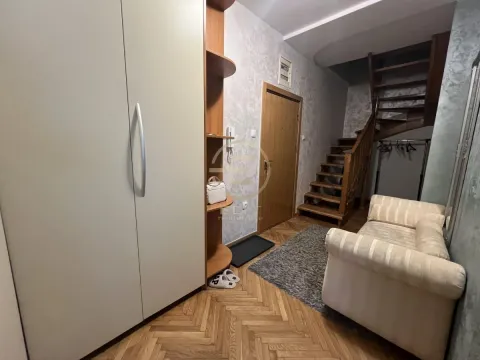 Izdavanje, četvorosoban stan, 130m², Centar, Novi Sad - image 16