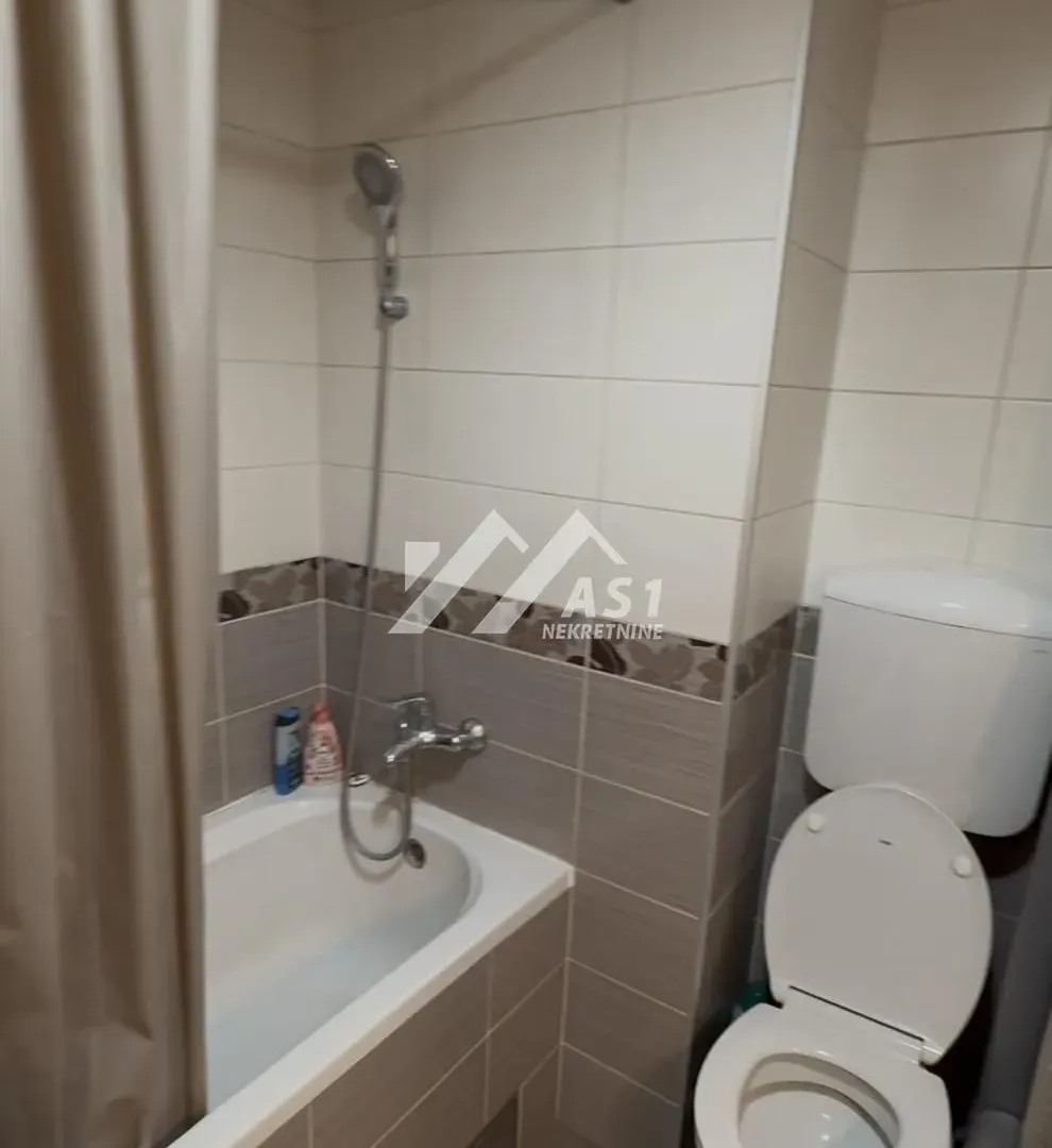 Izdavanje, dvosoban stan, 48m², Banatić, Novi Sad Sve Podlokacije